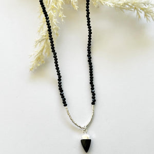 COLLAR CRISTALES NEGROS ONYX