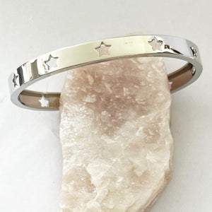 ESCLAVA ESTRELLAS CALADAS PLATA